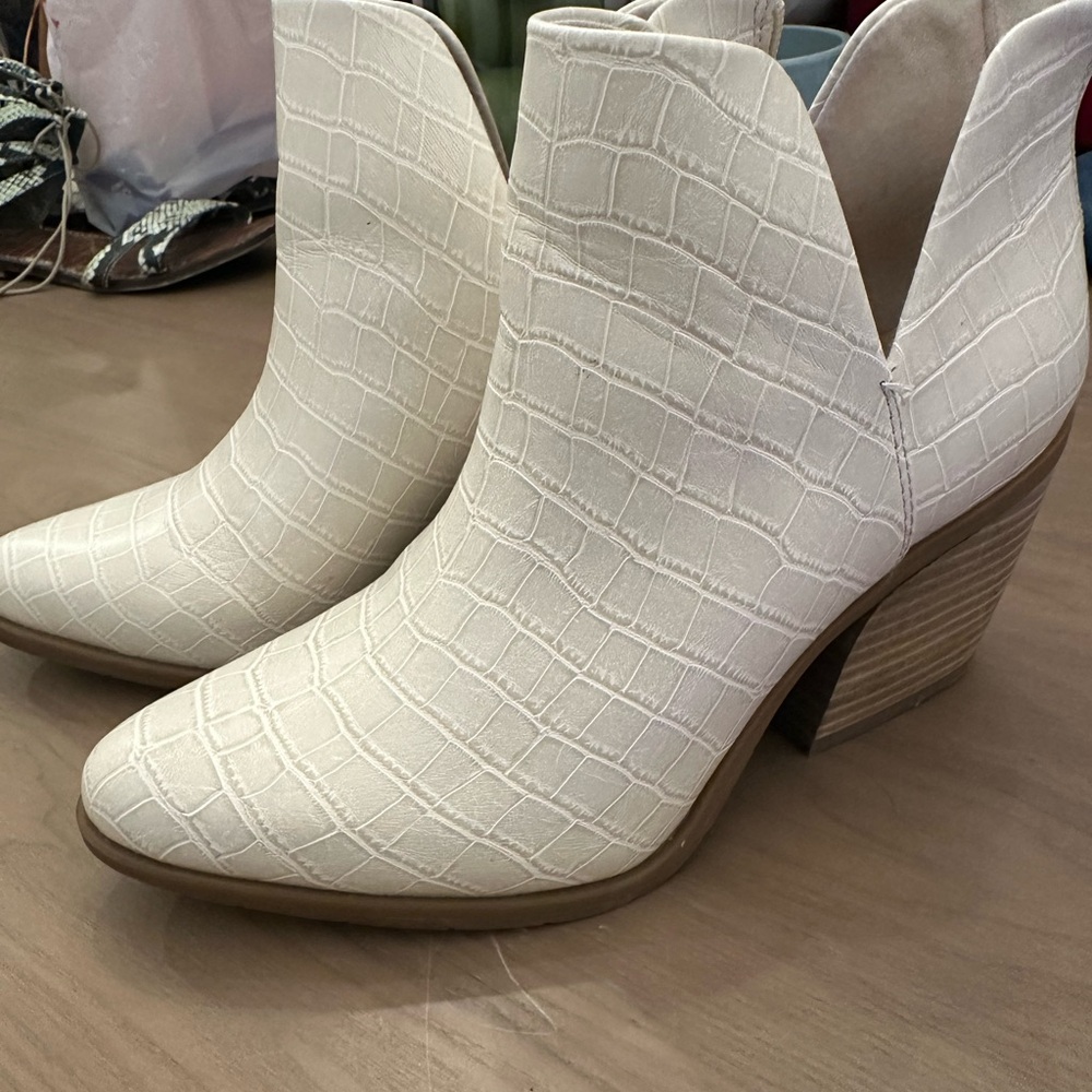 Michael Shannon Cream Croc-Embossed Ankle Boots